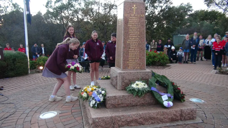 Eudunda Area School Students Laying Wreath L-R: Milly Roebuck, Kayla Krause, Nellie Mepstead, Tarkyn Schutz