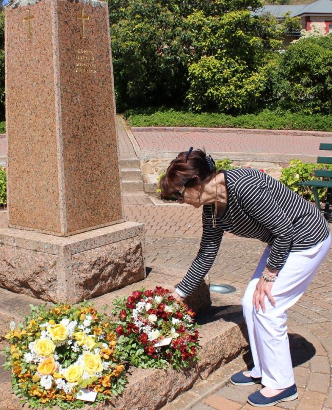 Joy Pfitzner laying Eudunda Probus Wreath at this years Remembrance Day Ceremony