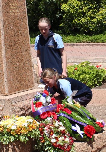 St Johns School Students Lay a Wreath on Behalf of the School